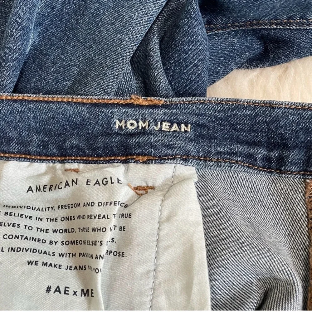 American Eagle Button Fly Mom Jeans 18s - Picture 4 of 5